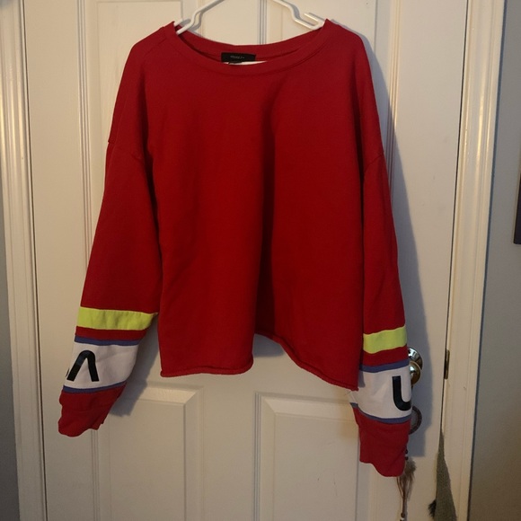 Red cropped top sweatshirt. - Picture 1 of 1